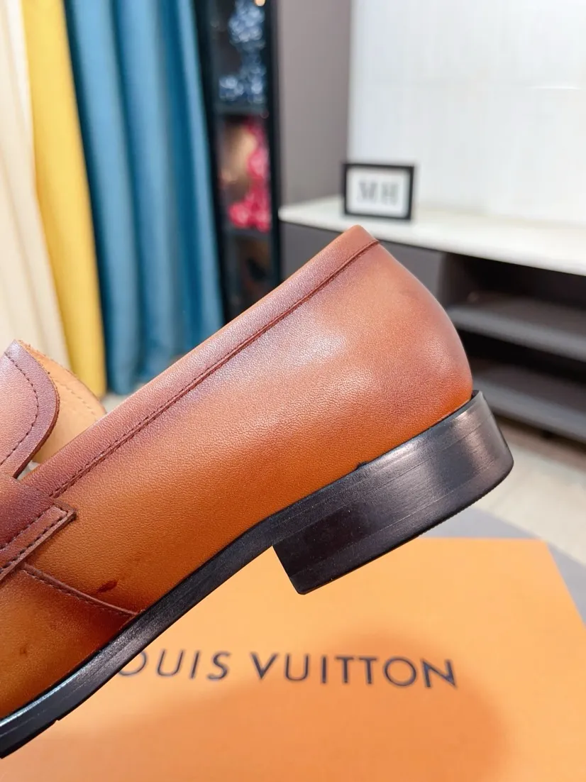 Men's men's shoes 💰500🌸🌸 [Louis Vuitton (LV)] High-end business formal leather shoes 🍀 luxurious and elegant style, both practicality and style, professional focus on details and quality, counter original 1⃣️: 1⃣️ ultra-accurate reproduction 👍🏻! Material: The upper is made of imported original calfskin➕imported Italian cowhide leather. Original anti-slip and wear-resistant outsole! Code number: 38--44 (45 customized)